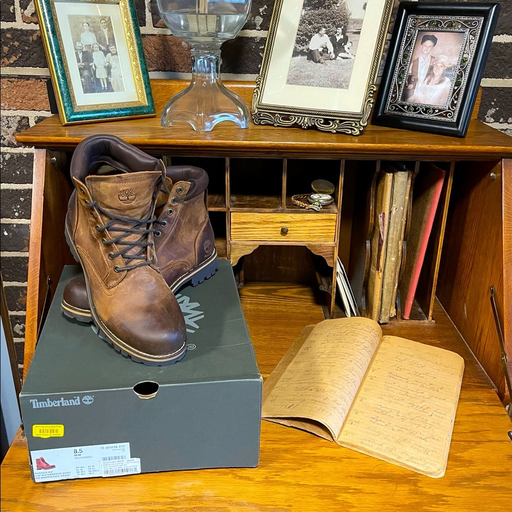 Men’s Timberland boots. Never worn. Size 8.5